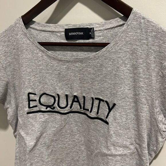 MinkPink equality, short sleeve crop top - Picture 4 of 4